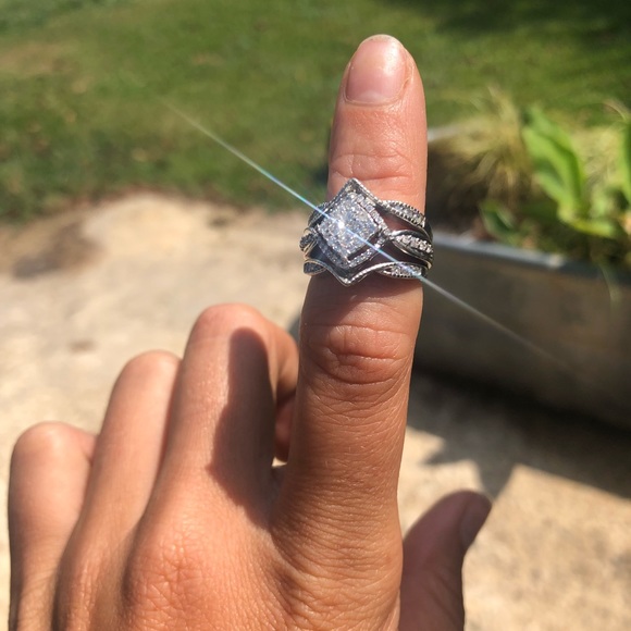 10k White Gold Ring